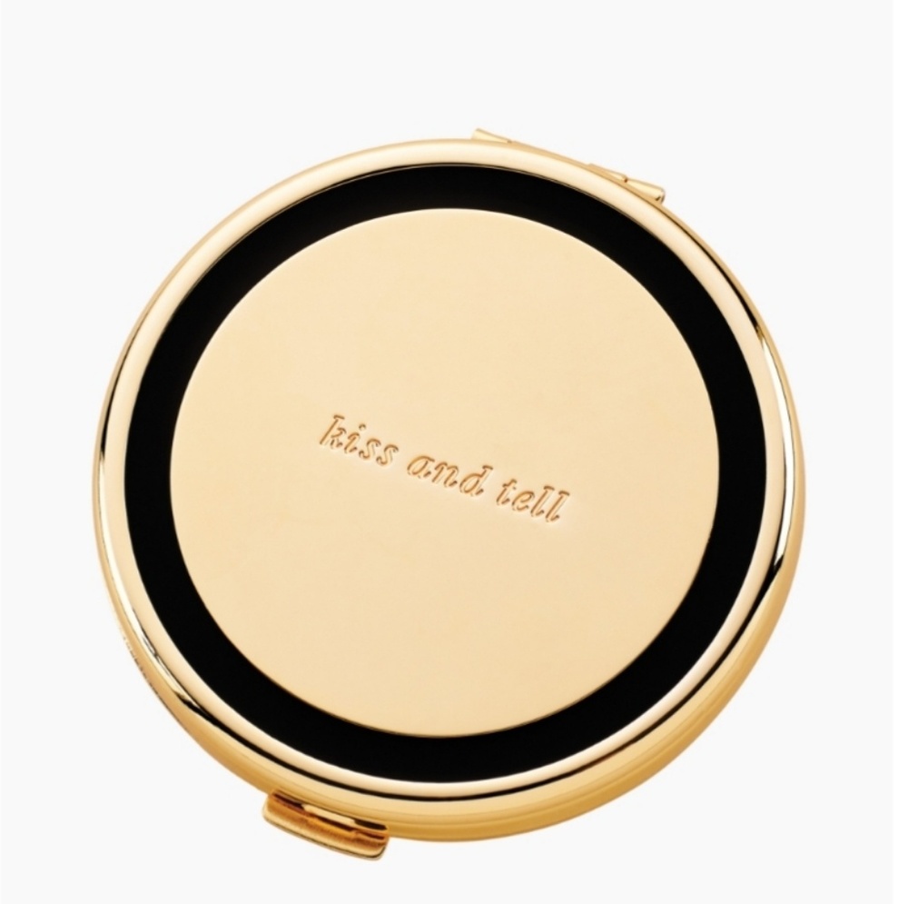 Kate Spade Holly Drive compact - Kiss and Tell